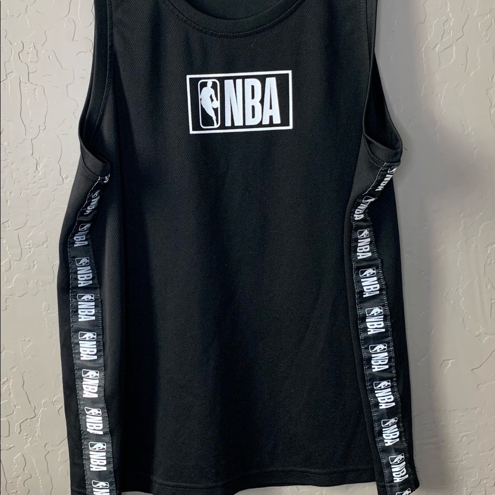 Black NBA tank (L)